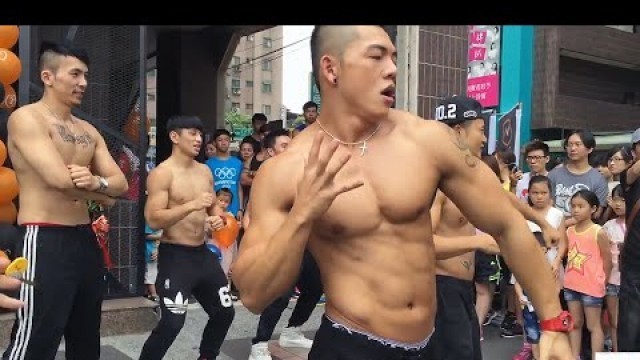 '喜歡他們嗎？Do you like then？／Gym Fitness ‪‎Man Gay Muscle 健身 ‪‎猛男 ‪‎健康 同志 游泳 ‪‎肌肉‬'