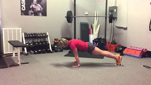 'Slider Knee Tuck | Rippel Effect Fitness'