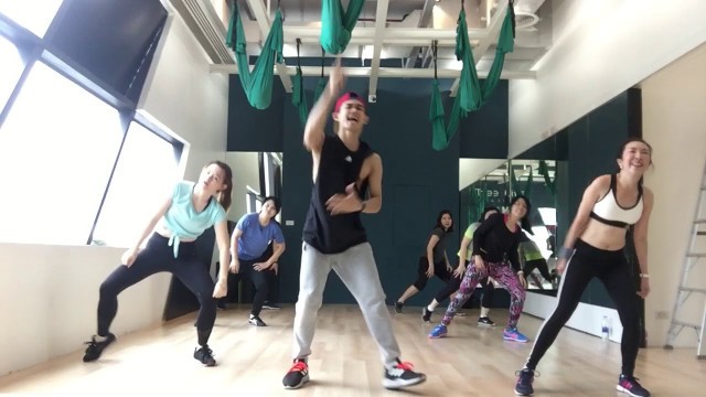 '[KPOP] BLACKPINK - Forever Young | Dance Fitness By Golfy | Give Me Five Thailand'