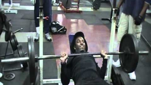 'Gainesville Gym-Jowann Inclining 225lbs'