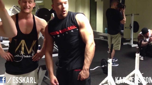 'Kollegah und Farid Bang - JBG 2 Tour Stuttgart - Bizeps Training im Fitness Studio Karl-Ess.com (1)'