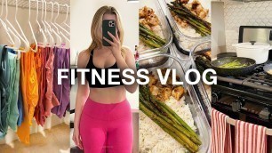 'FITNESS VLOG: weight loss meal prep, prepping for 2023, organizing my gym clothes'