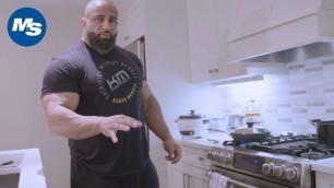 'What Bodybuilders Eat Pre-Workout | Fouad Abiad\'s Go-To Meal Before Workouts'