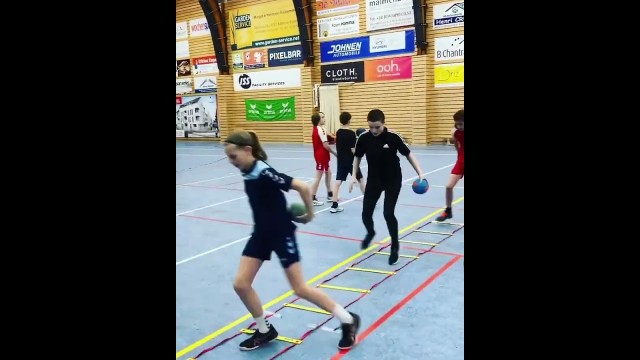 'Coordination avec ballon sur l,echelle exercice 16 par le coach Filipp I handball'