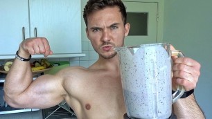 'Leckerer Masse-Proteinshake zum Zunehmen mit 7 Zutaten aus dem Supermarkt'