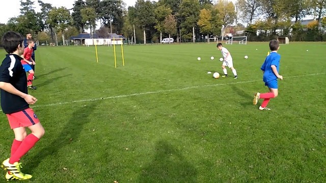 'Maîtrise du ballon, exercice Coerver'