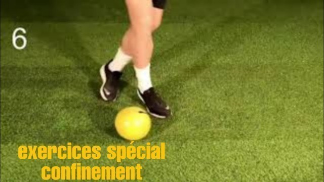 'exercice technique avec un ballon entraînement de foot'