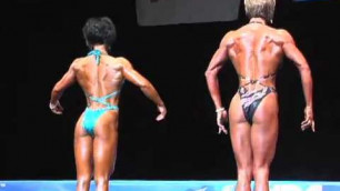 'Dana Linn Bailey, The Isolator Girl, Awards and Pose Down For The  Over All, At the 2011 JR USA\'s'