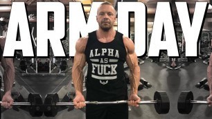 'Should You Train Arms on their Own Day? | Tiger Fitness'