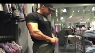 'Buying a Suit with Pro Bodybuilder Marc Lobliner | Tiger Fitness'