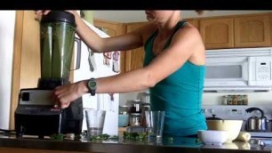 'How To Make A Green Smoothie, with Jessa Greenfield'