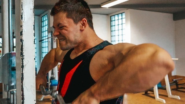 'Komplettes Workout für Breite Schultern!'