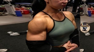 'Mass Monster Female Bodybuilder Workout In Gym'