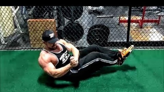 'How to Do a Russian Twist | Ab Workout | Tiger Fitness'