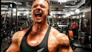 'Epic Bodybuilding Motivation in 4K - Fitness Oskar & Fitness Elevator'