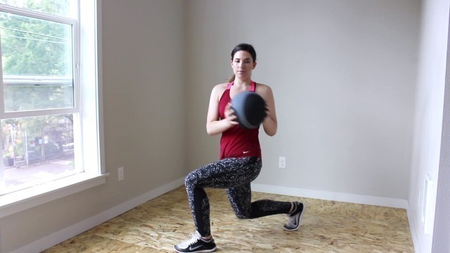 'Valor Fitness – Workout Demo 22 – Lunge & Twist'