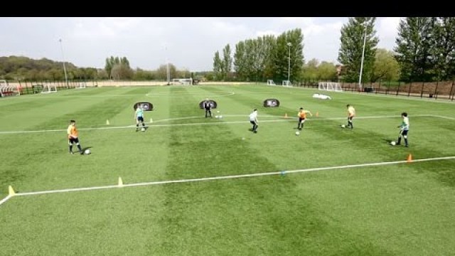 'How to play like Dani Alves | Soccer training drill'