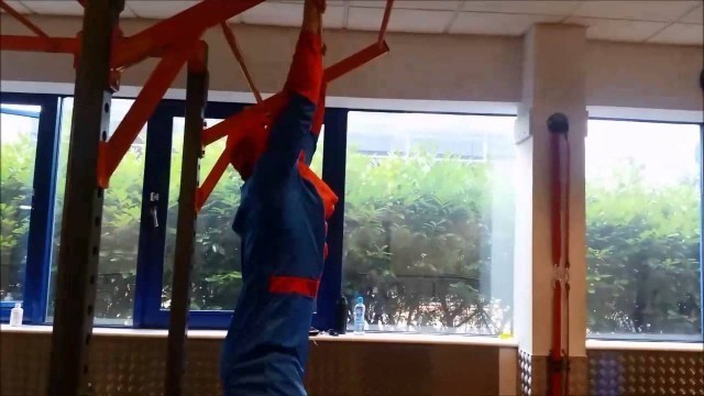 'Bracknell Gym - Super hero rig training!'