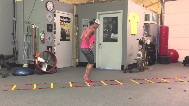 'Speed Ladder: Zig-Zag 1-2-3 | Rippel Effect Fitness'