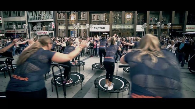 'Trailer Jumping Fitness München'