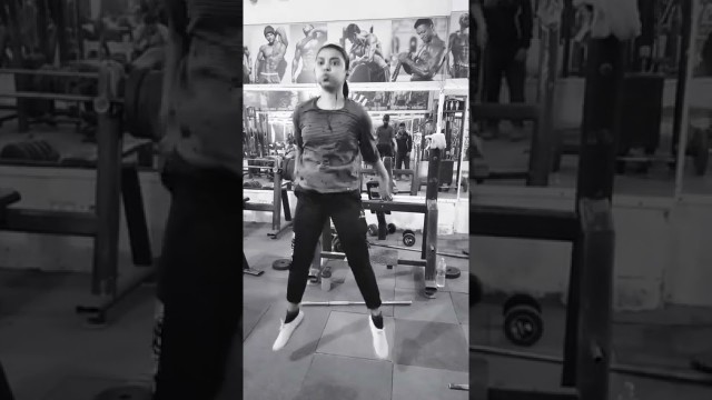 'jumping squats workout for legs,bodyfuel gym Ajay bhardwaj #jumpingsquats #legsworkout #fitness #gym'