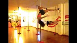 'Pole Dance Fitness pole dancer -Jessica Torres \"improvisando\"'